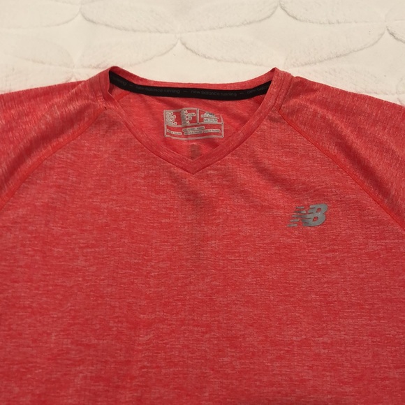 New Balance Men’s Tech Shirt - Picture 2 of 7